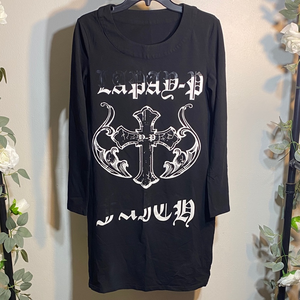 Chic Black Long Sleeve Dress with Bold Graphic